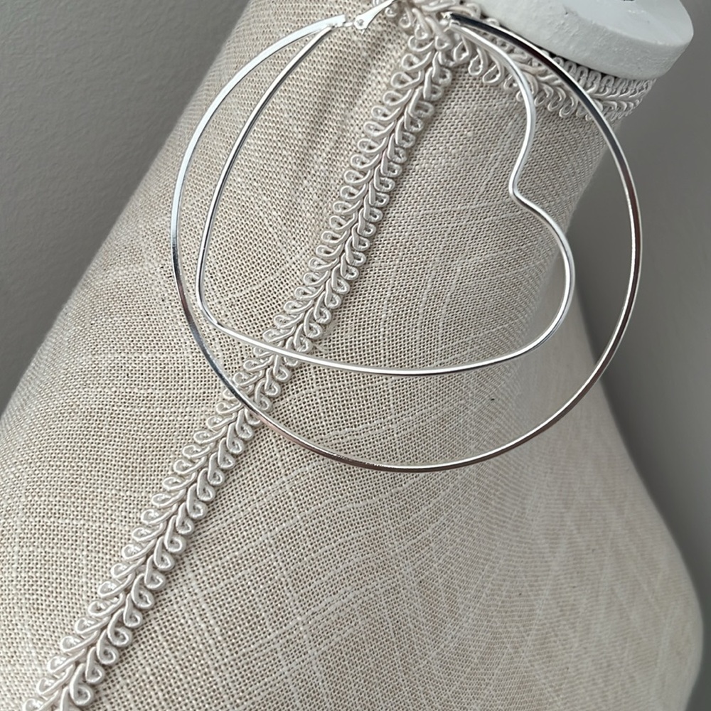 Heart shape hoop earrings - Picture 4 of 6
